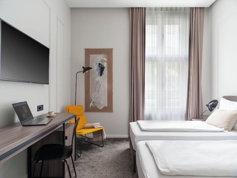 Manda Heritage Hotel image
