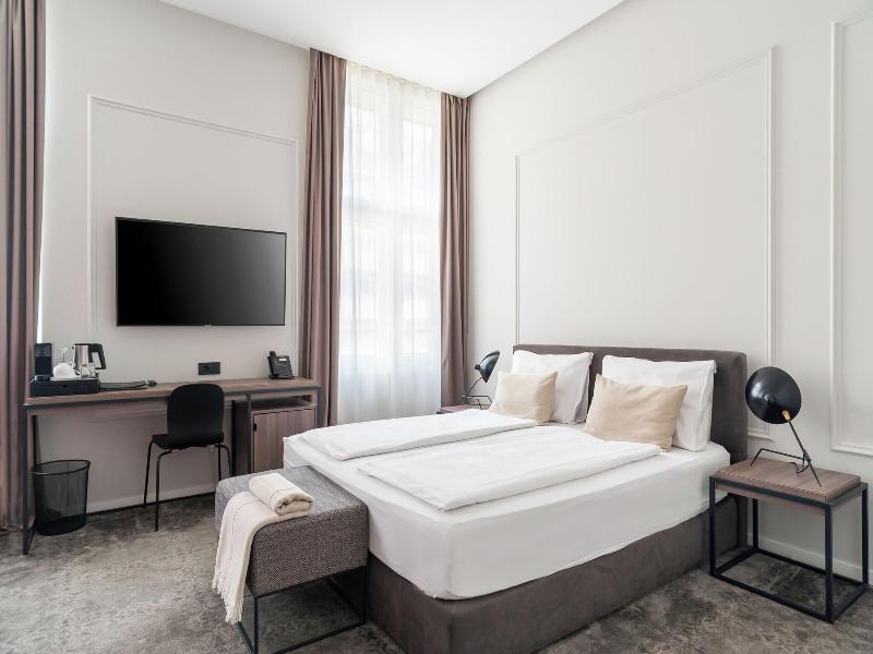 Manda Heritage Hotel image
