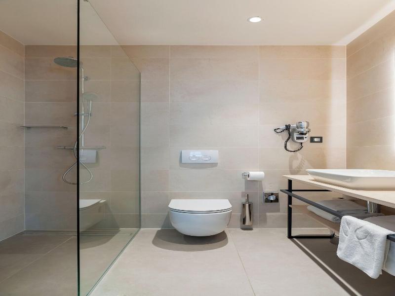 Manda Heritage Hotel image