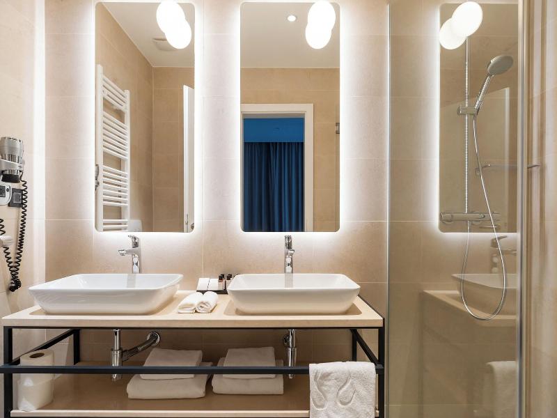 Manda Heritage Hotel image