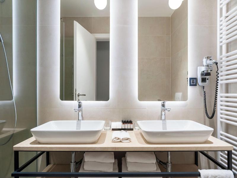Manda Heritage Hotel image