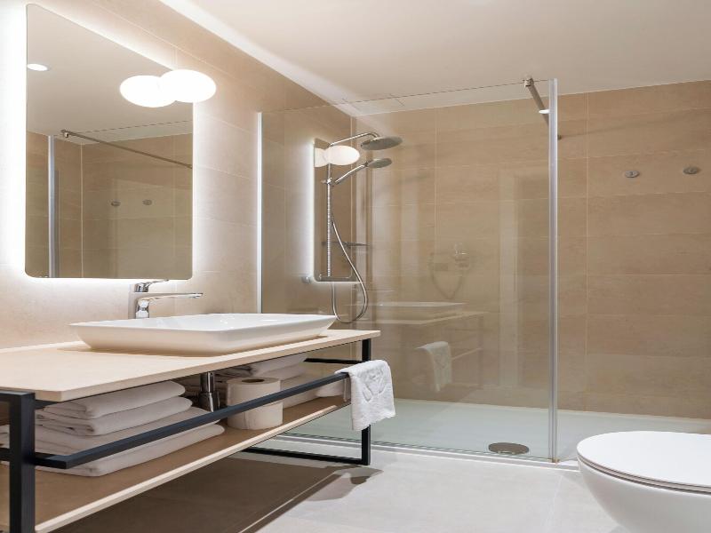 Manda Heritage Hotel image