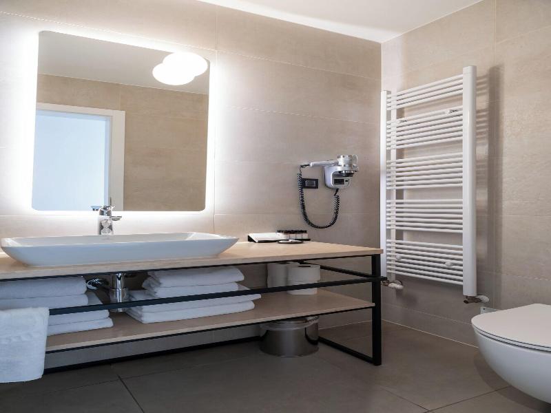 Manda Heritage Hotel image