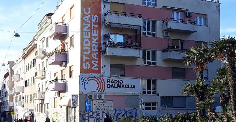 Central Split Apartments and Rooms Paese image