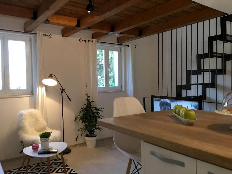 Central Split Apartments and Rooms Paese image