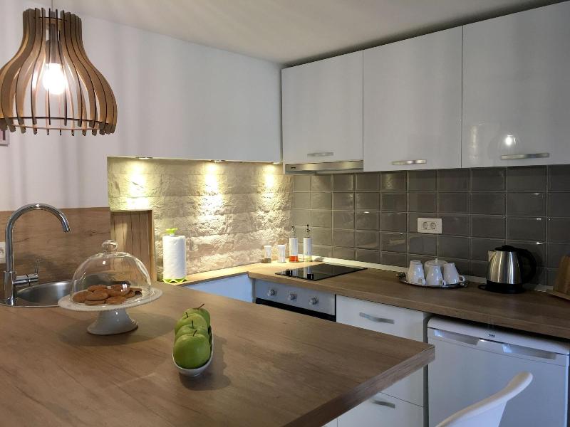 Central Split Apartments and Rooms Paese image