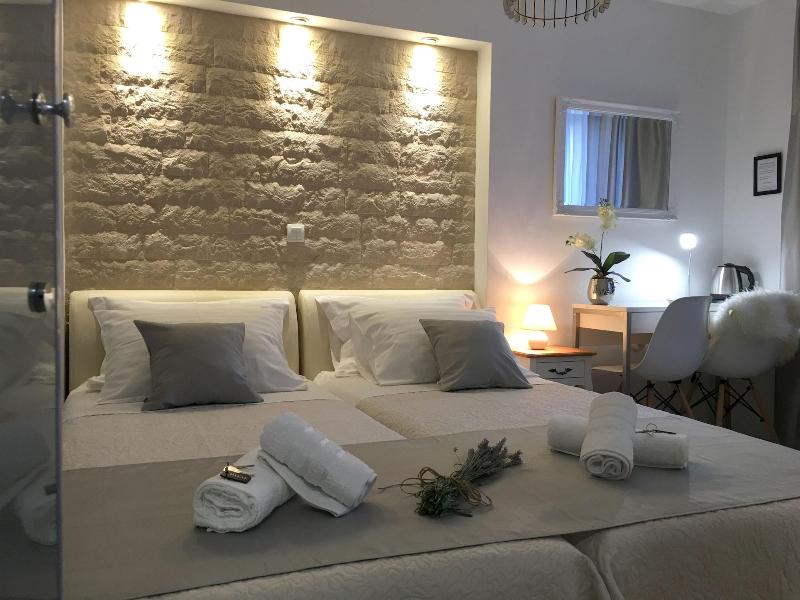 Central Split Apartments and Rooms Paese image