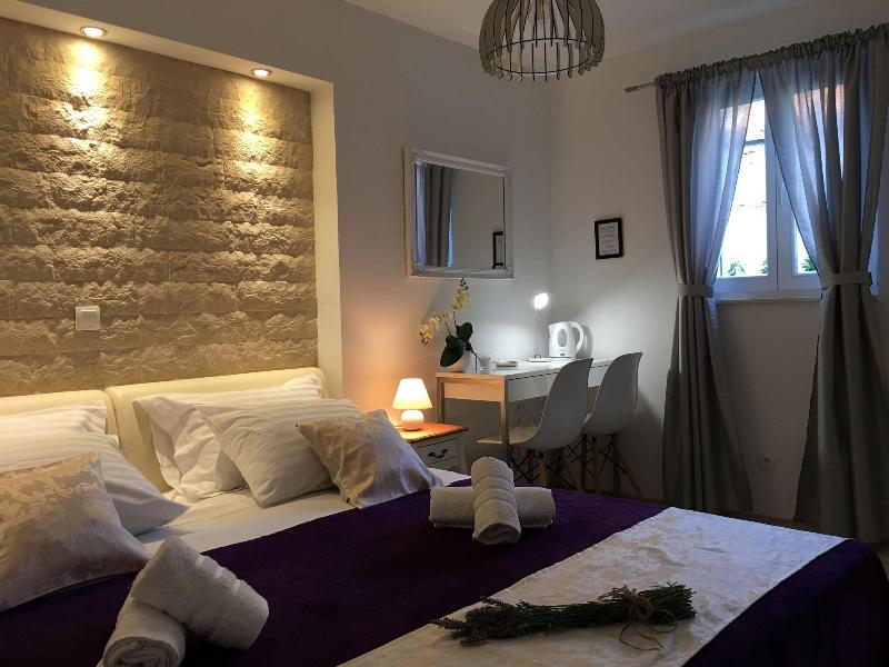 Central Split Apartments and Rooms Paese image