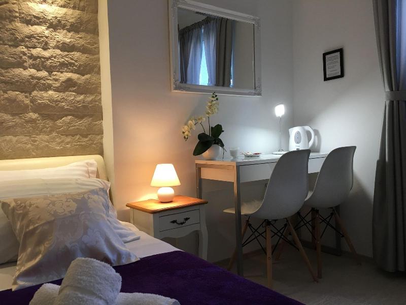 Central Split Apartments and Rooms Paese image