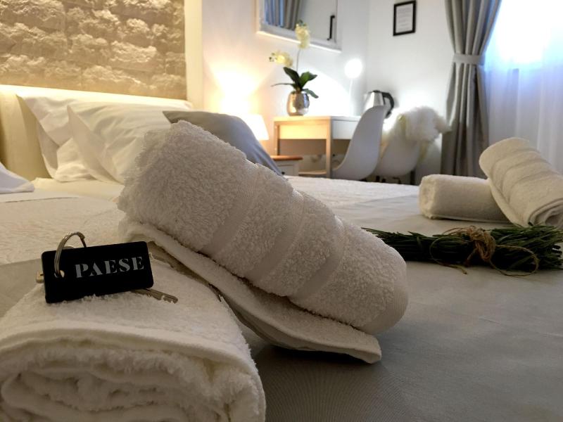 Central Split Apartments and Rooms Paese image
