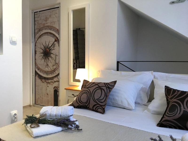 Central Split Apartments and Rooms Paese image