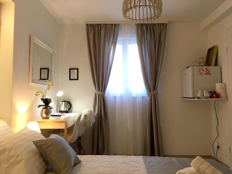 Central Split Apartments and Rooms Paese image