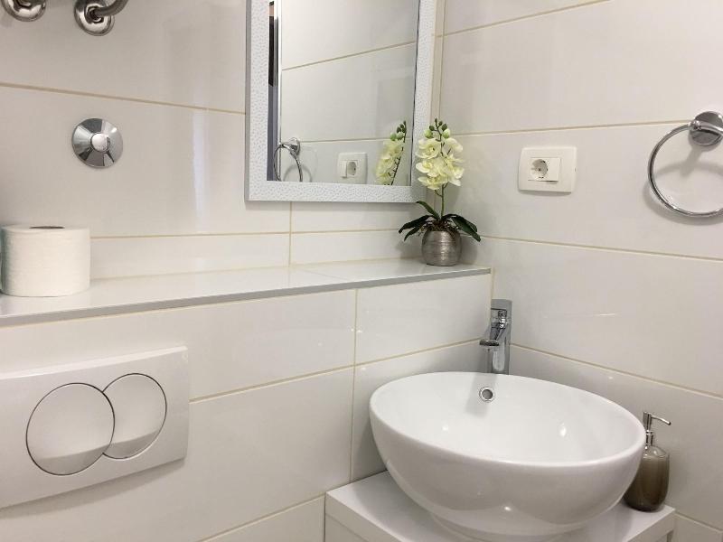 Central Split Apartments and Rooms Paese image