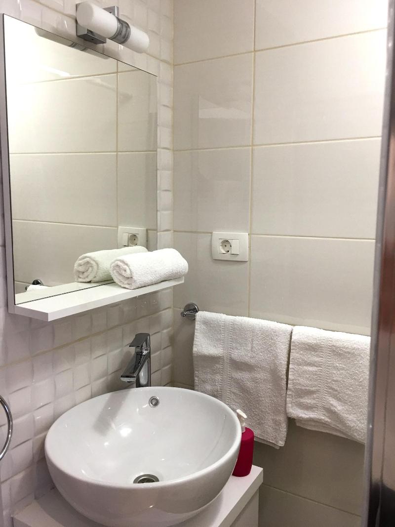 Central Split Apartments and Rooms Paese image