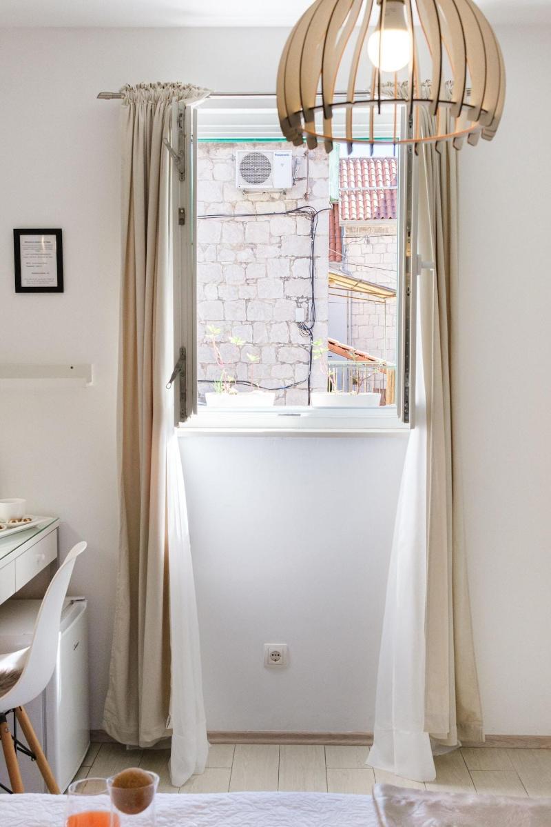 Central Split Apartments and Rooms Paese image