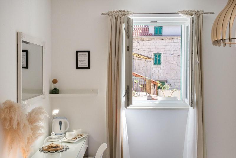 Central Split Apartments and Rooms Paese image