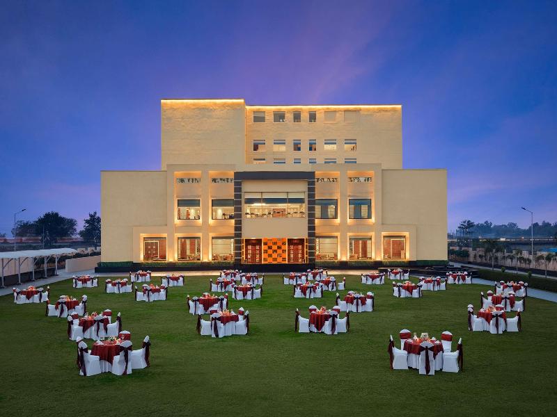 Viraj Sarovar Portico — general view
