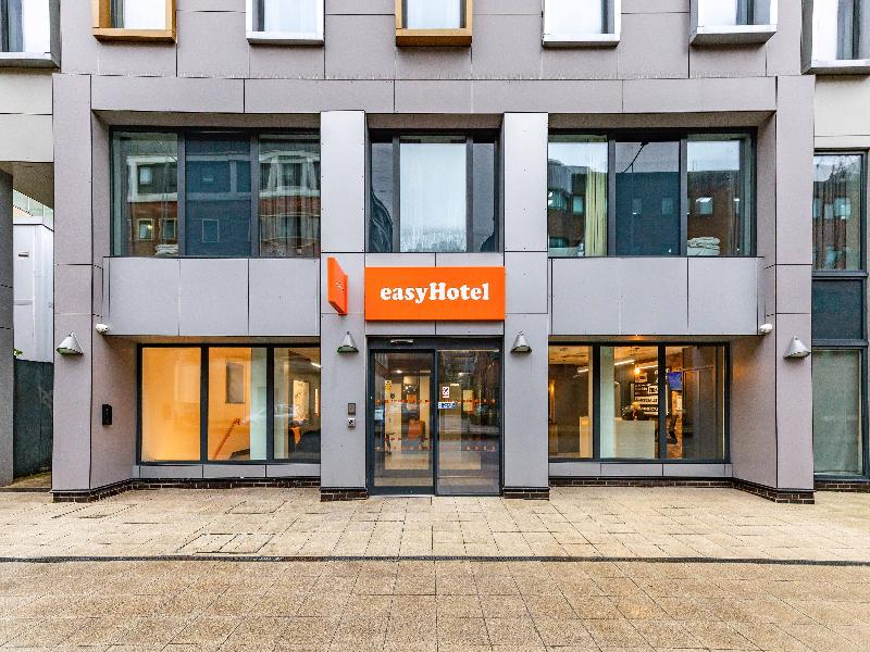 easyHotel Cardiff image