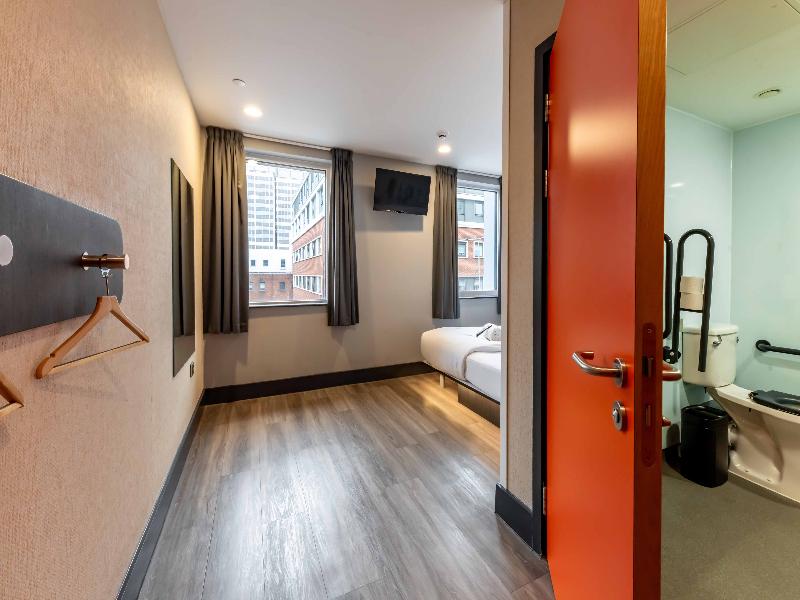 easyHotel Cardiff image