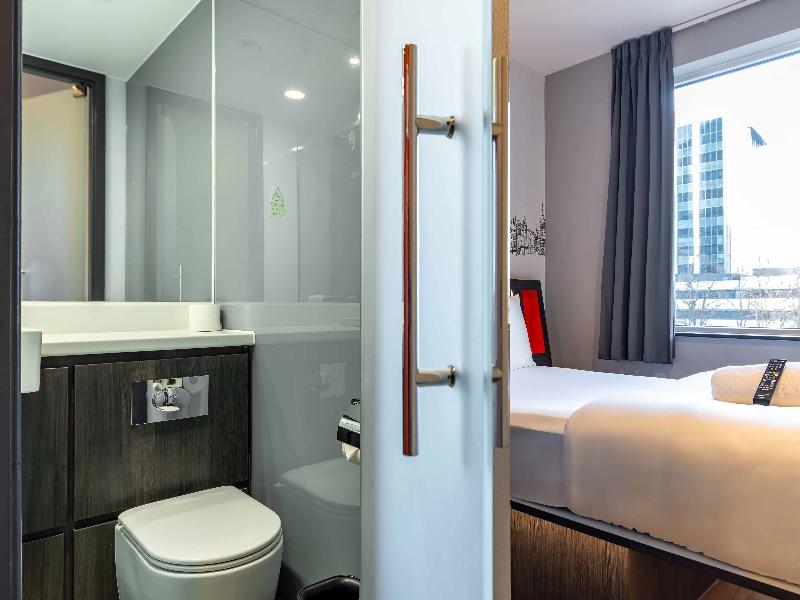easyHotel Cardiff image