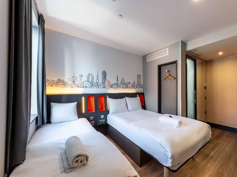 easyHotel Cardiff image