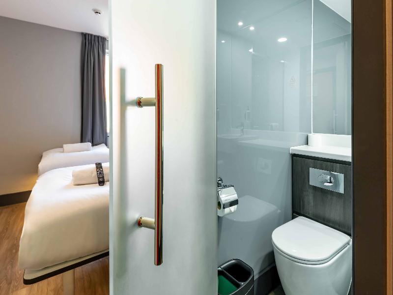 easyHotel Cardiff image