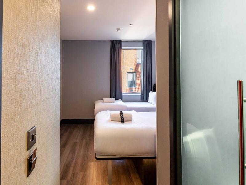 easyHotel Cardiff image