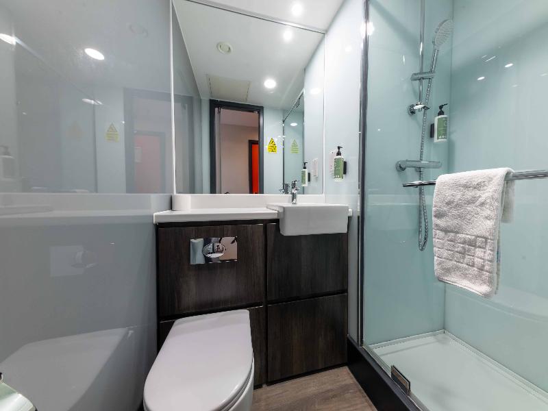 easyHotel Cardiff image
