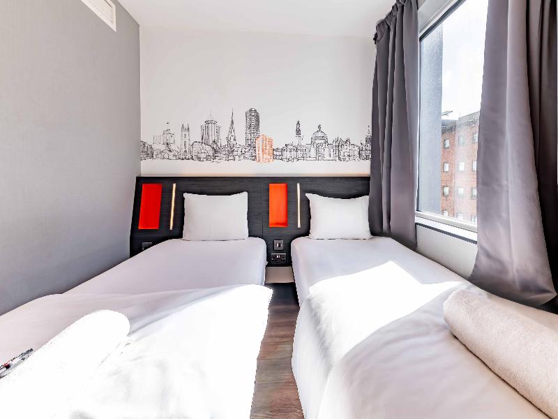 easyHotel Cardiff image