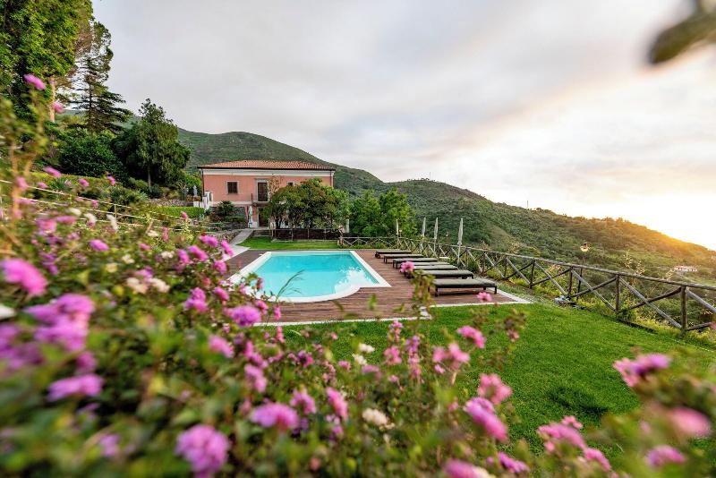 Villa Tecla image