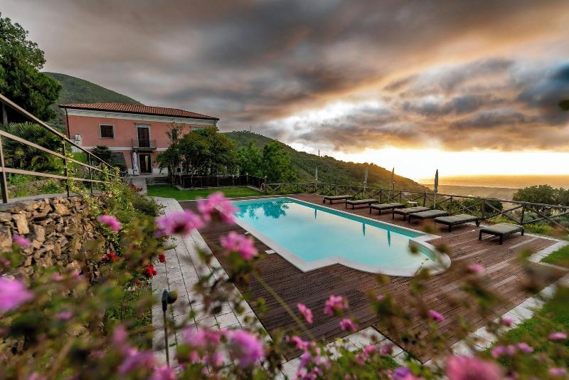 Villa Tecla image