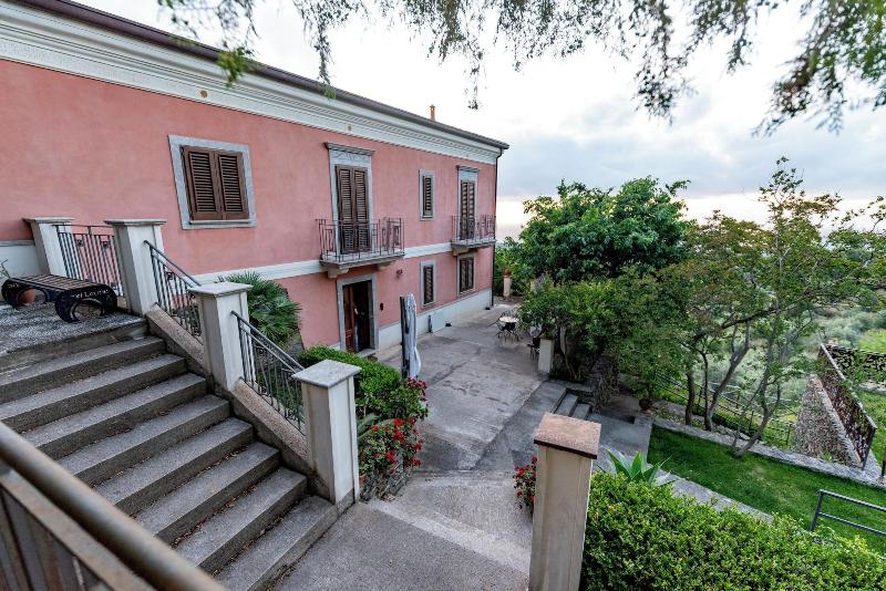 Villa Tecla image