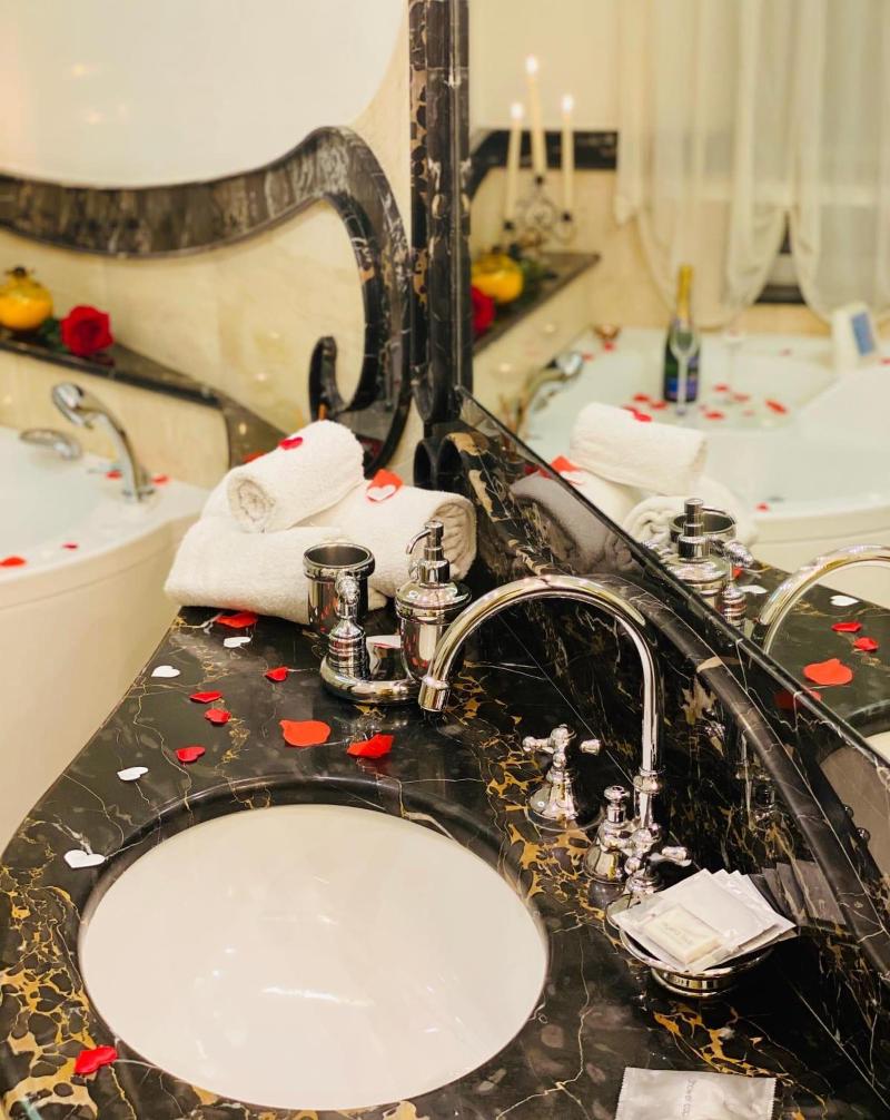 Simon's Guest House image
