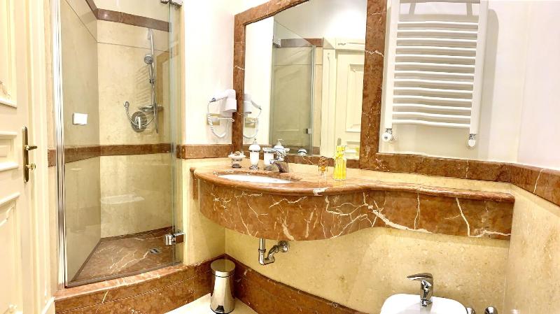 Simon's Guest House image