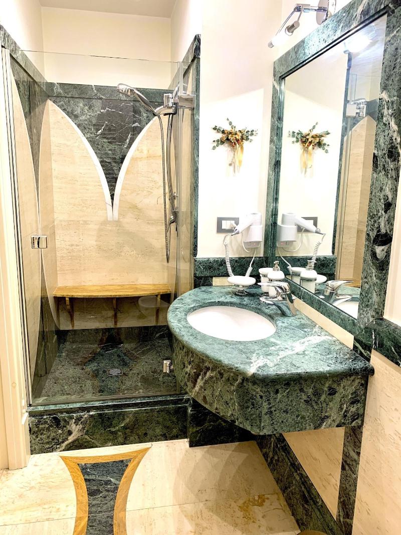 Simon's Guest House image