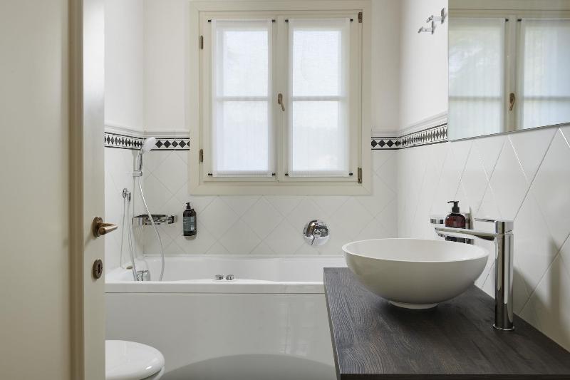 Villa Lovi image