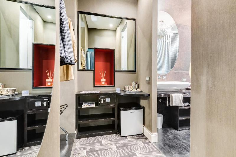 Premium Private Suites image