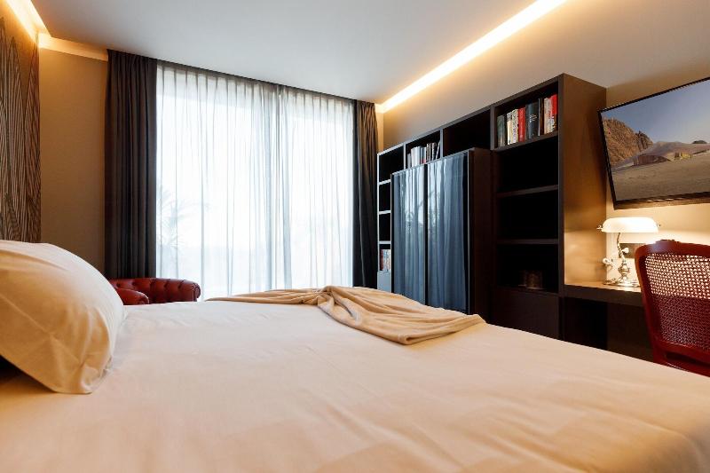 Hotel DeVille image