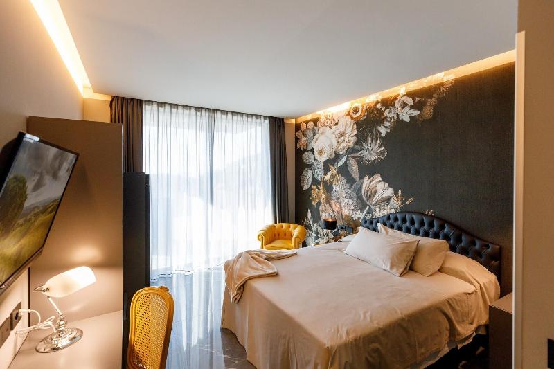 Hotel DeVille image