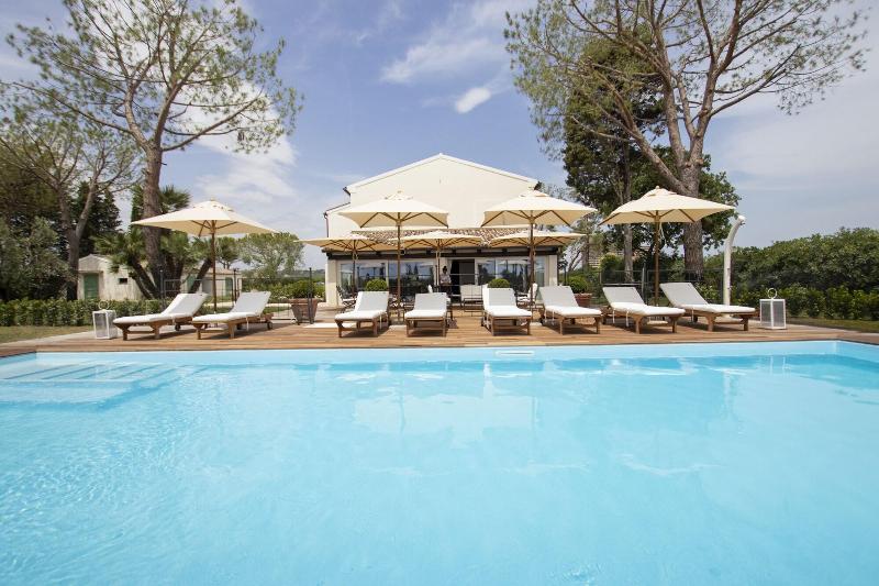 Casa Tua Spa Resort image
