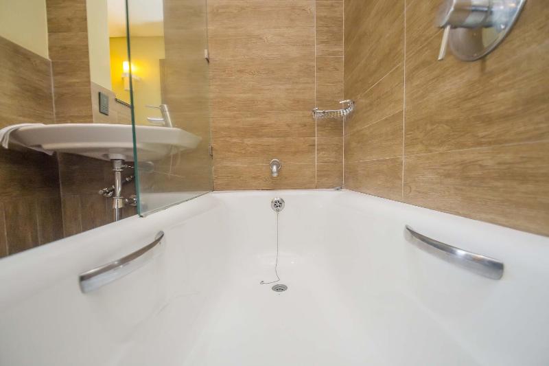 Taarifa Suites by Dunhill Serviced Apartments image