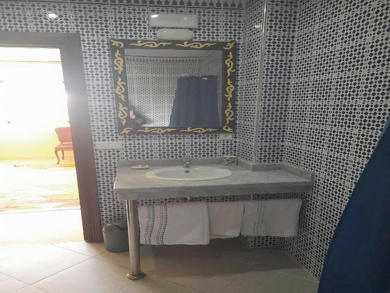 Riad Tanjil image