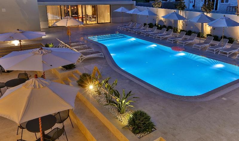 Avanti Hotel & Spa image