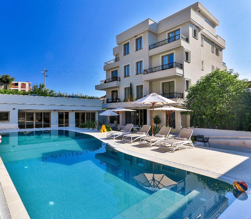Avanti Hotel & Spa image