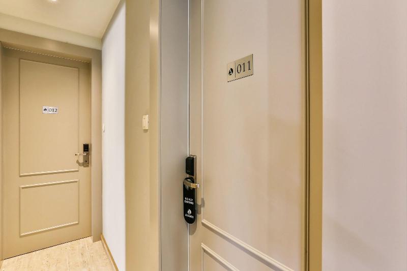 Avanti Hotel & Spa image