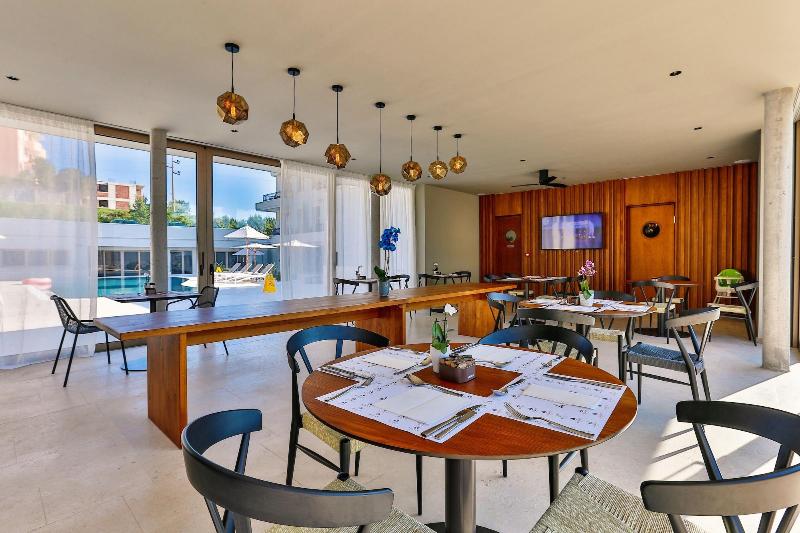 Avanti Hotel & Spa image