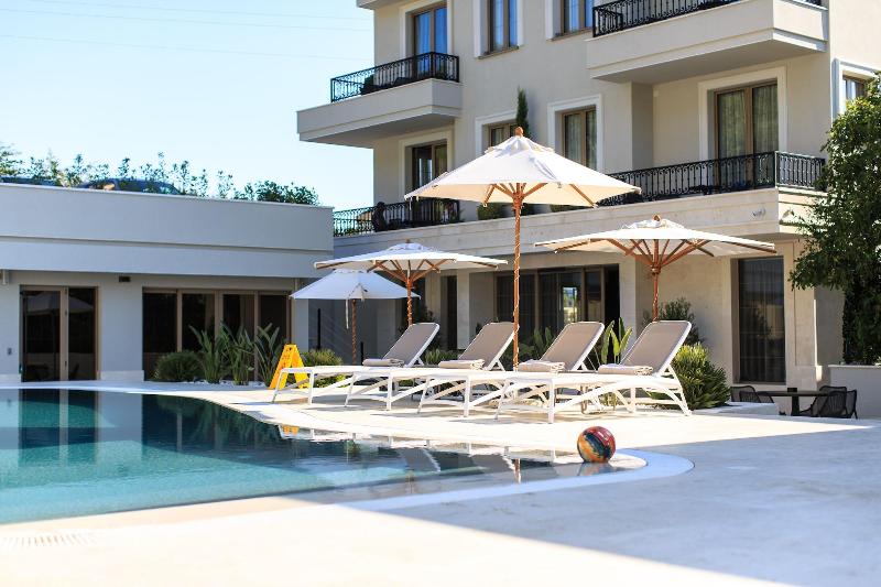 Avanti Hotel & Spa image