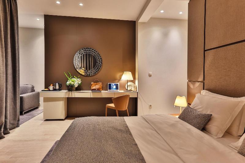 Avanti Hotel & Spa image