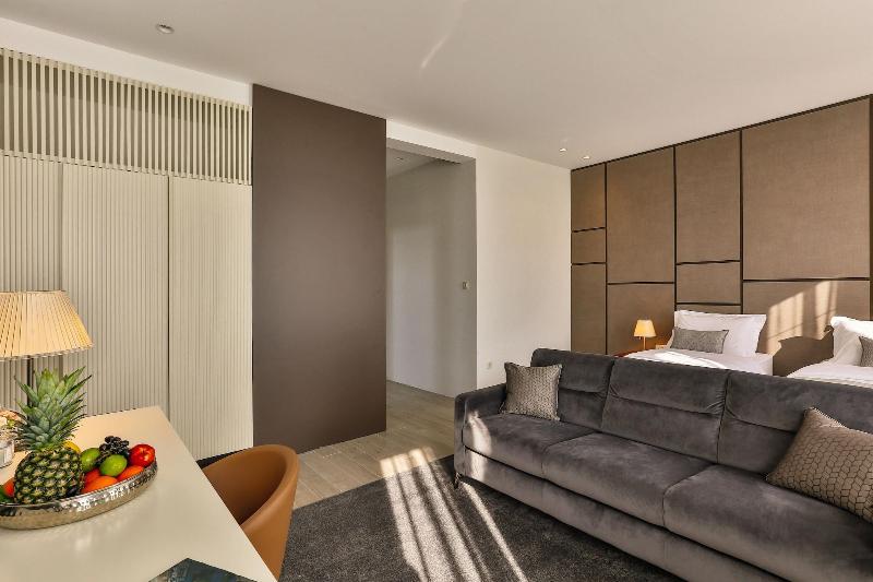 Avanti Hotel & Spa image