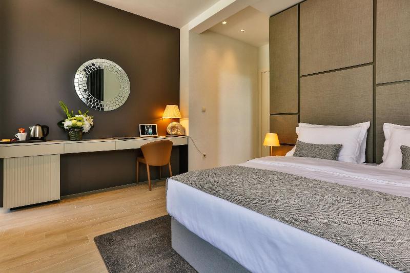 Avanti Hotel & Spa image